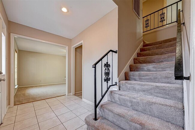 Building Photo - 16014 Stonehaven Dr