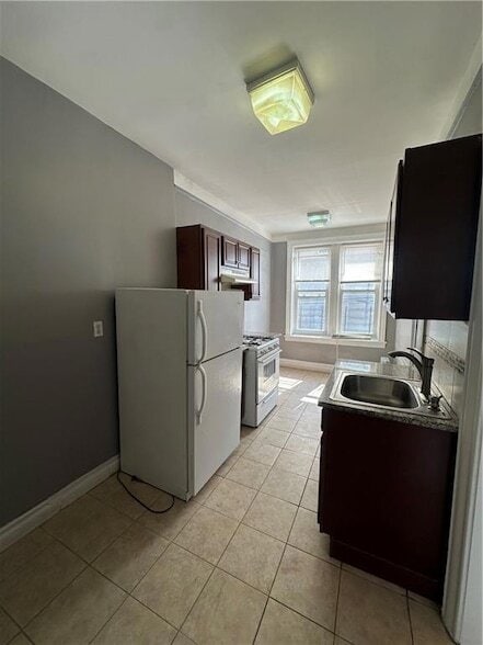 Foto del edificio - 661 E 94th St