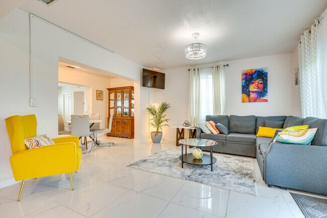 Building Photo - 19630 NW 5th Ave