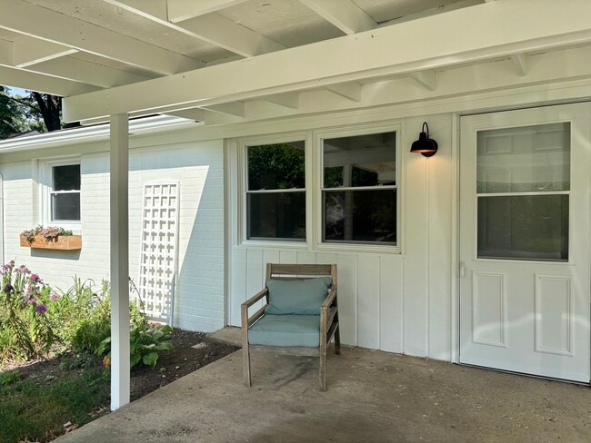 Building Photo - 10807 Central Ave