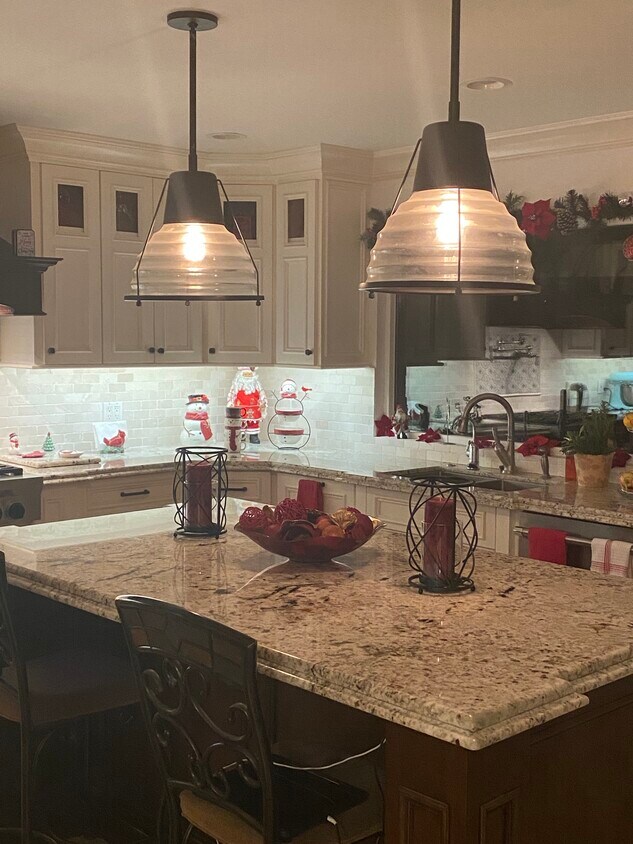 Kitchen - 8318 Calmosa Ave