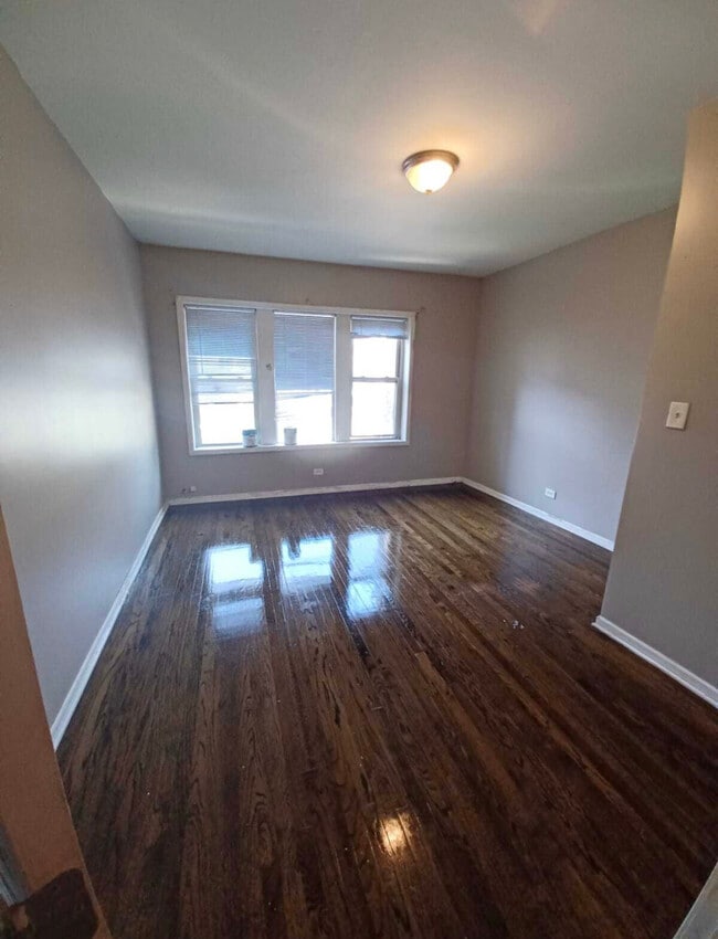 Building Photo - 7702 S Cornell Ave