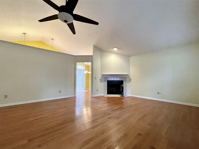 Building Photo - 75 Spring Lake Dr