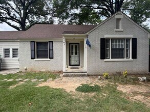 Building Photo - 743 Shotwell St