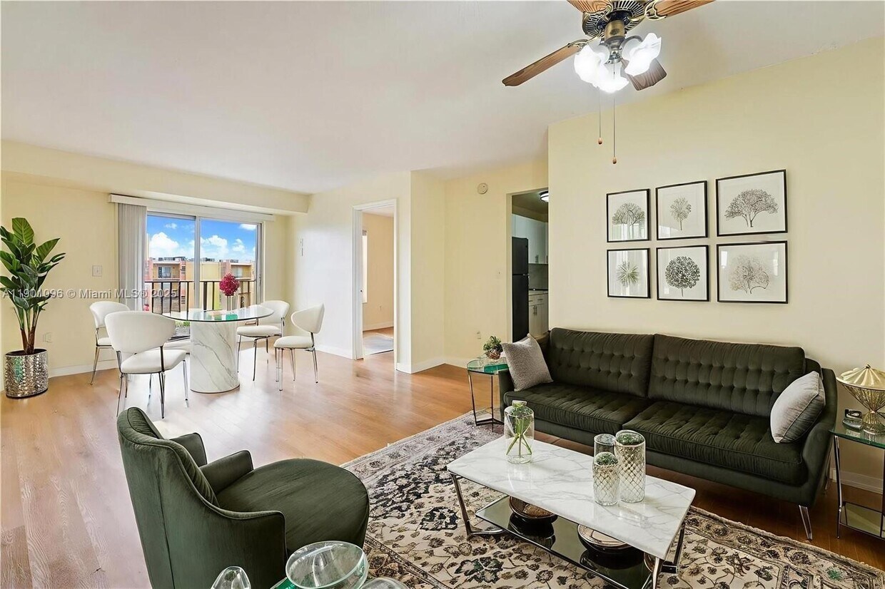 Foto principal - 4801 NW 7th St