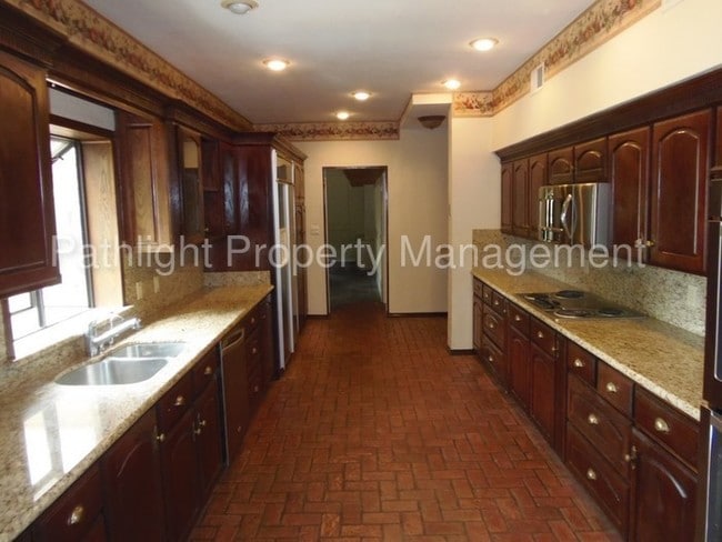 Building Photo - 102 Cedar Dr