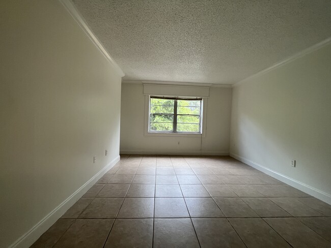 Building Photo - 4354 NW 9th Ave