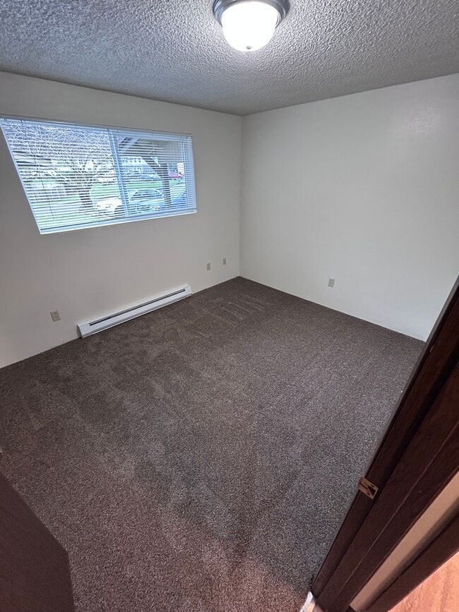 Building Photo - 401 Ranch Rd