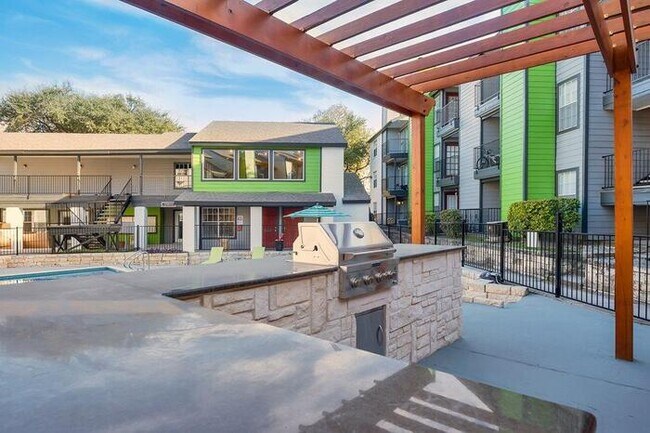 Foto del edificio - 1955 Larkspur Dr