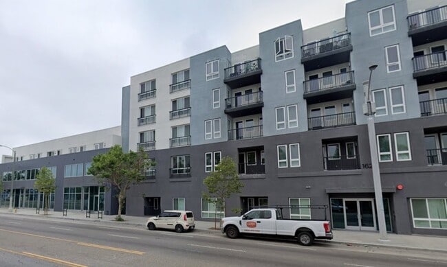 Building Photo - 1623 W Manchester Ave