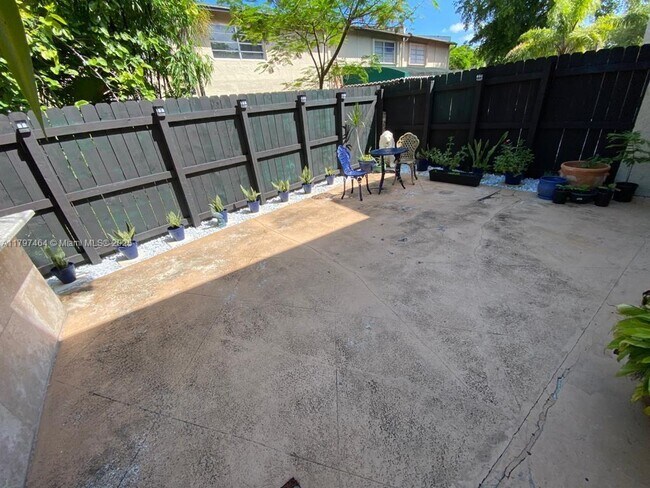 Foto del edificio - 6979 SW 110th Ct