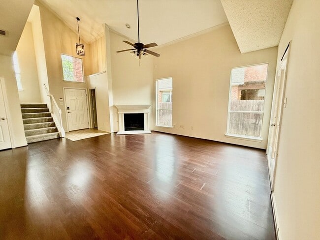 Building Photo - 3900 Braxton Ln