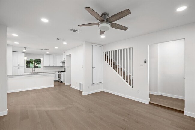 Foto del edificio - 7520 Uray Dr