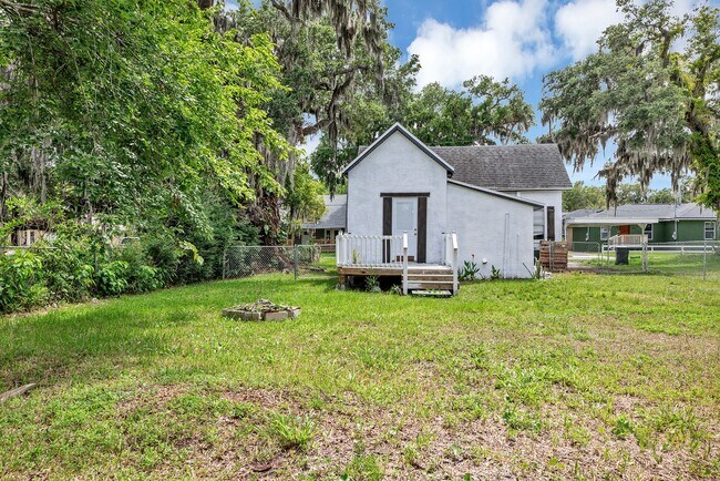 Building Photo - Charming Fully Fenced 2-Bedroom Home with Carport, Patio & Modern Upgrades in Daytona Beach