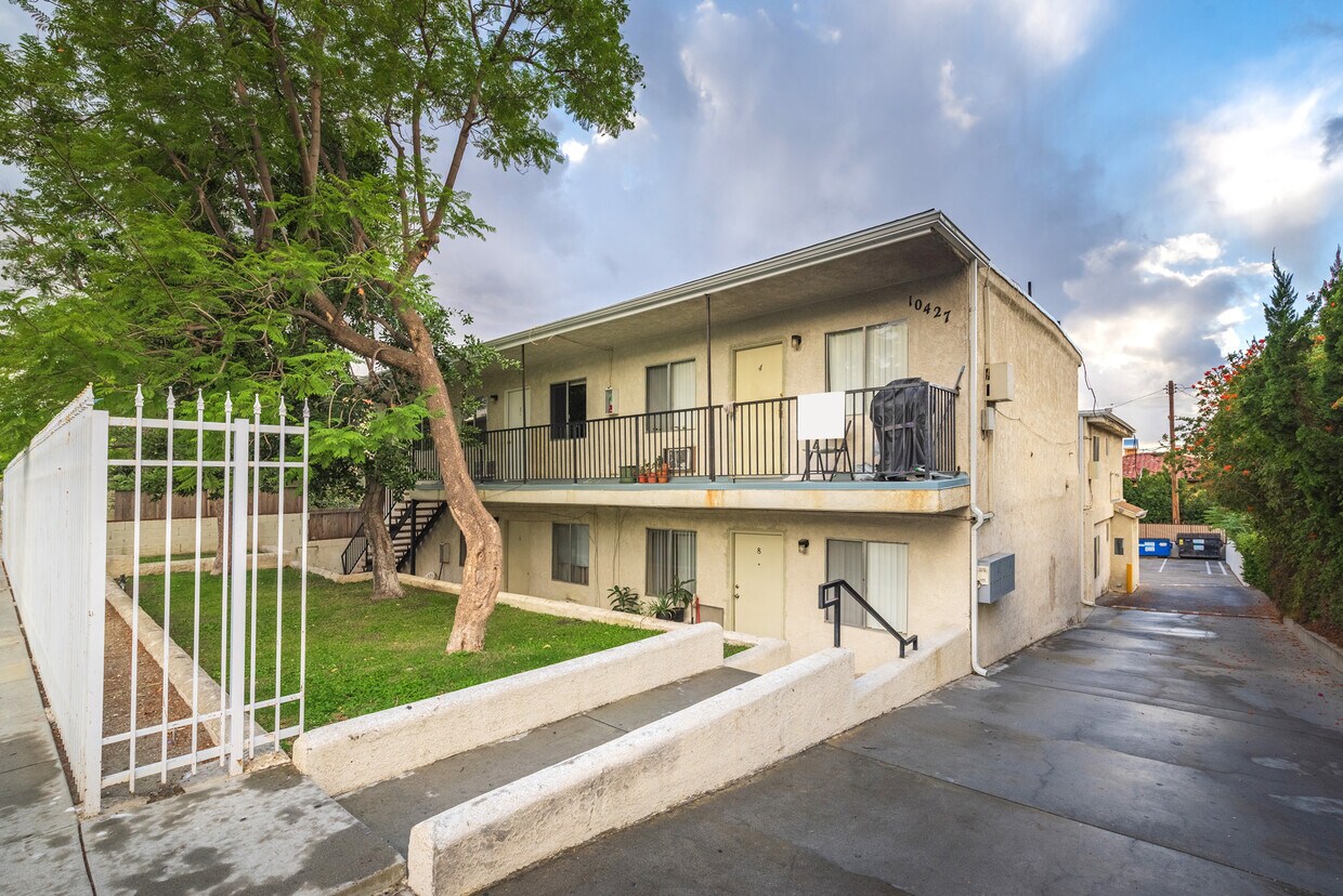 10427 Commerce Ave Unit 1, Tujunga, CA 91042 Apartments in Tujunga