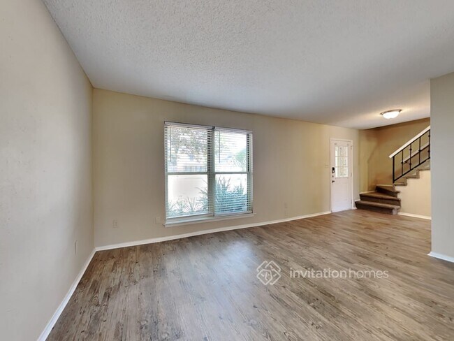 Building Photo - 2614 Remmington Dr