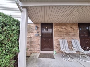 Building Photo - 44524 N Bunker Hill Dr