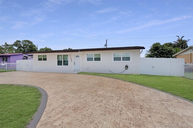 Foto del edificio - 17525 NW 49th Ct