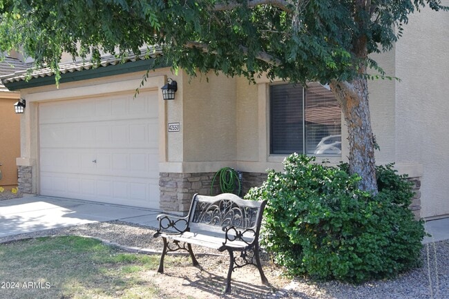 Building Photo - 42550 W Hillman Dr