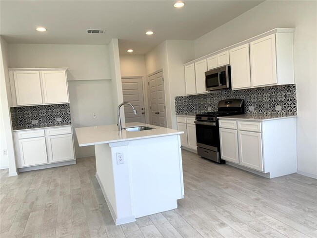 Building Photo - 6502 Pleasanton Pkwy