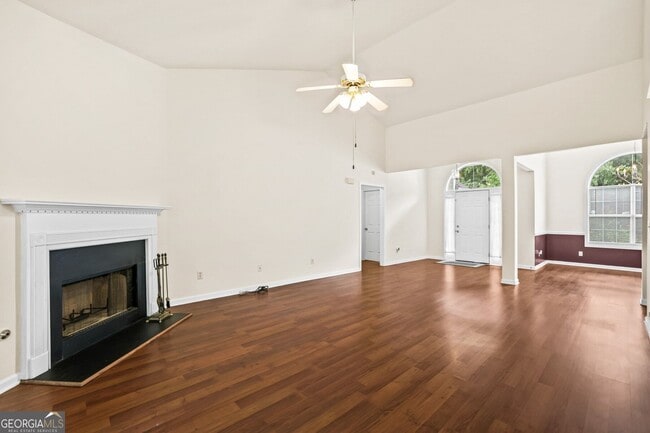 Foto del edificio - 3245 Chandon Ln