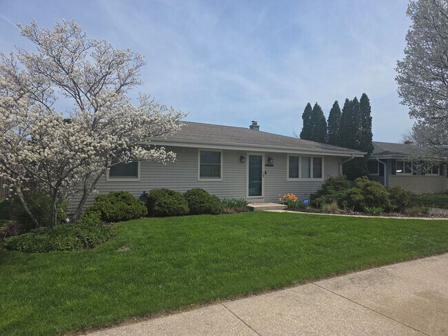 Foto del edificio - Updated 3 bedroom Racine ranch