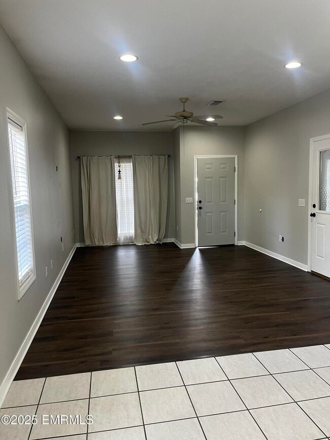 Building Photo - 391 Makenzie Ln