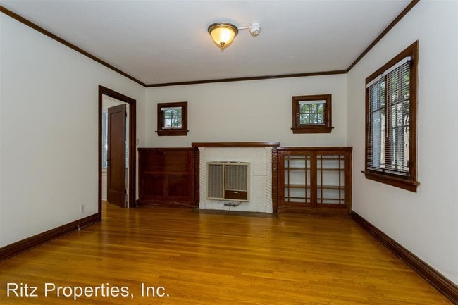 Building Photo - 3433 11th Ave