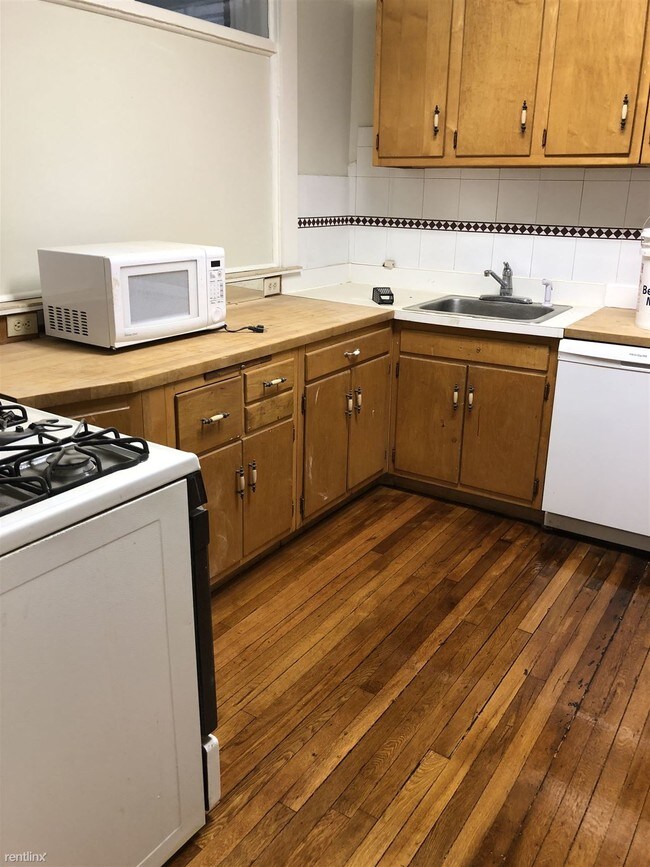 Building Photo - 3 br, 1 bath  - 21 Park Vale Ave #1