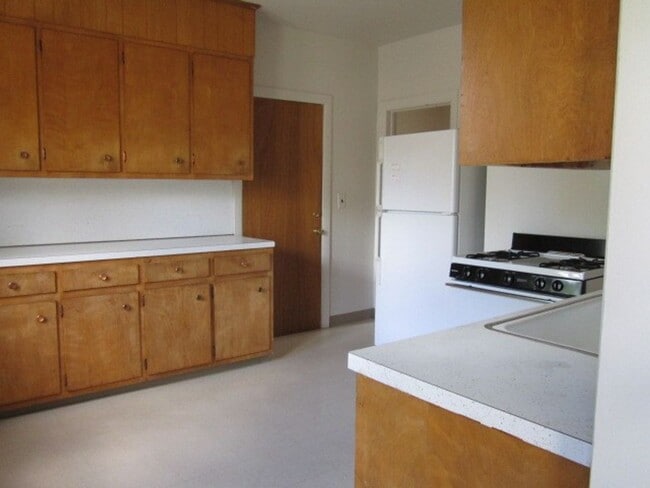 Photo - 953-55 Westcott St Apartment