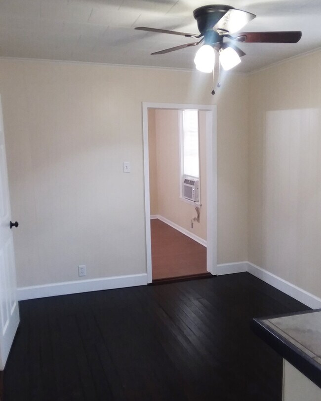 Área de comedor - 240 Beauregard St