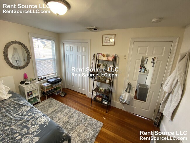 Foto del edificio - 15 Sargent Ave