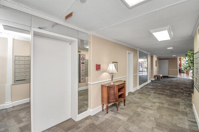 Building Photo - 2601 Bellefontaine St