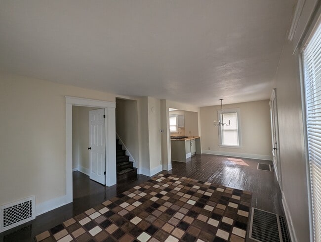 Family room + Dining - 2214 Hamilton Rd