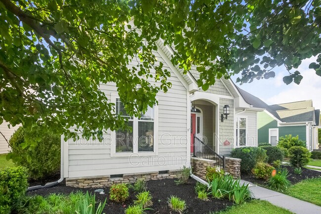 Building Photo - 1402 Troon Dr