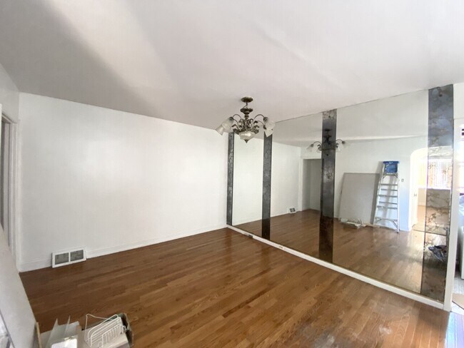 Building Photo - 2119 Vista St