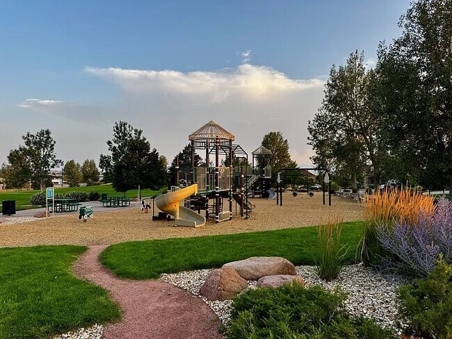 Foto del edificio - 2684 Cinnabar Rd