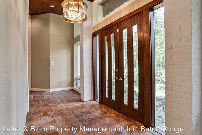 Building Photo - 11822 Oak Shadow Dr