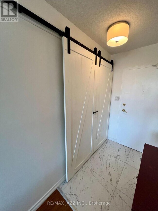 Photo du bâtiment - 55 William St E