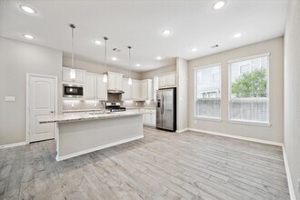 Building Photo - 1535 Giles Dr