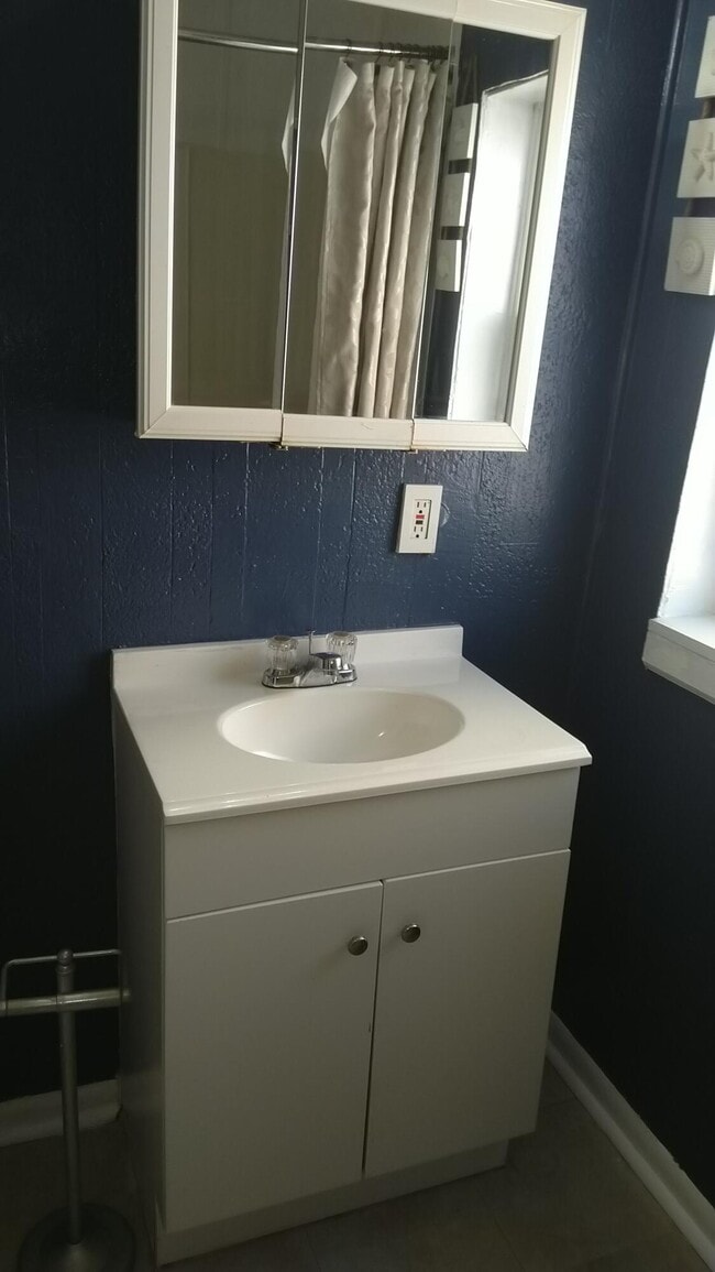 Foto del edificio - 23328 Battelle Ave