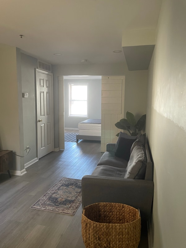 Photo - 1037 W Baltimore St Apartment