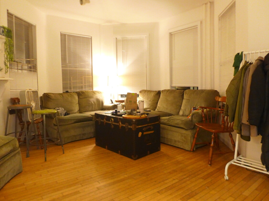 Primary Photo - 830 Huntington Ave