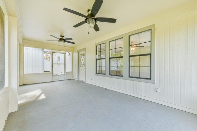 Foto del edificio - 305 Red Haven Dr