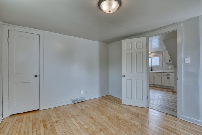 Building Photo - 2213 S 74th St