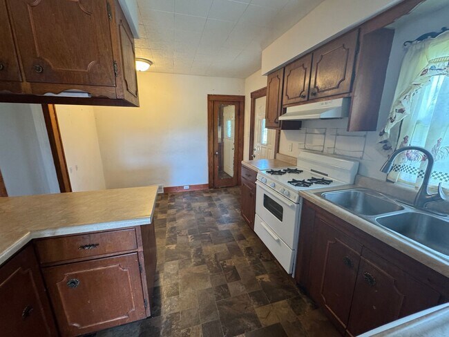 Foto del edificio - Spacious Home In Quiet Town