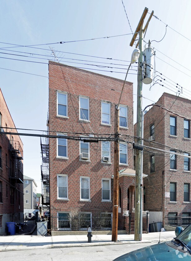 Primary Photo - 753 E 226th St