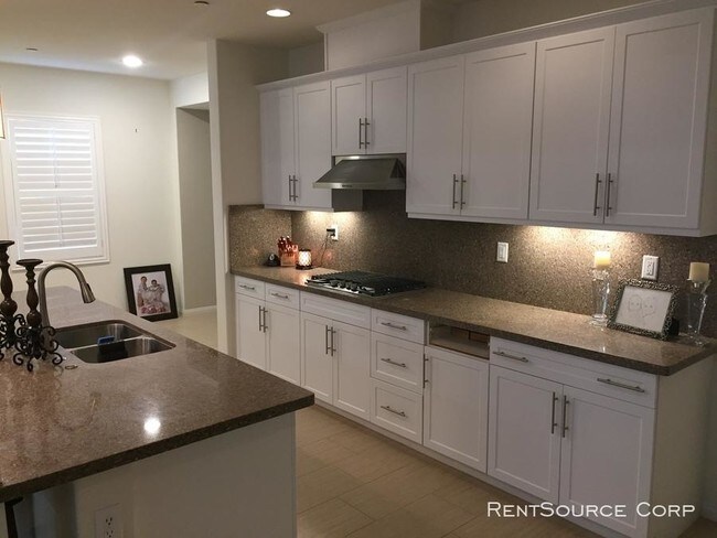 Building Photo - 6 bedroom in Palmdale CA 93551