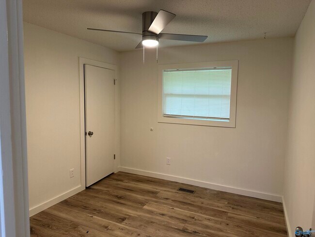 Foto del edificio - 1114 NW Oakwood Ave