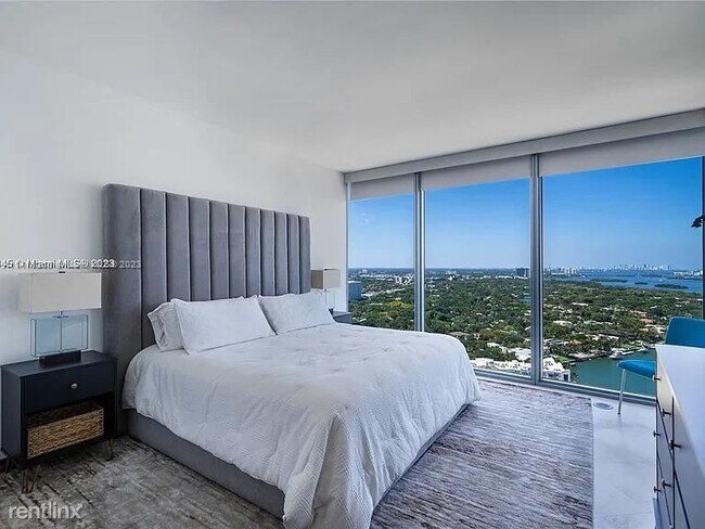 Foto del edificio - 1 br, 1.5 bath Condo - 601 NE 36th St Apt ...